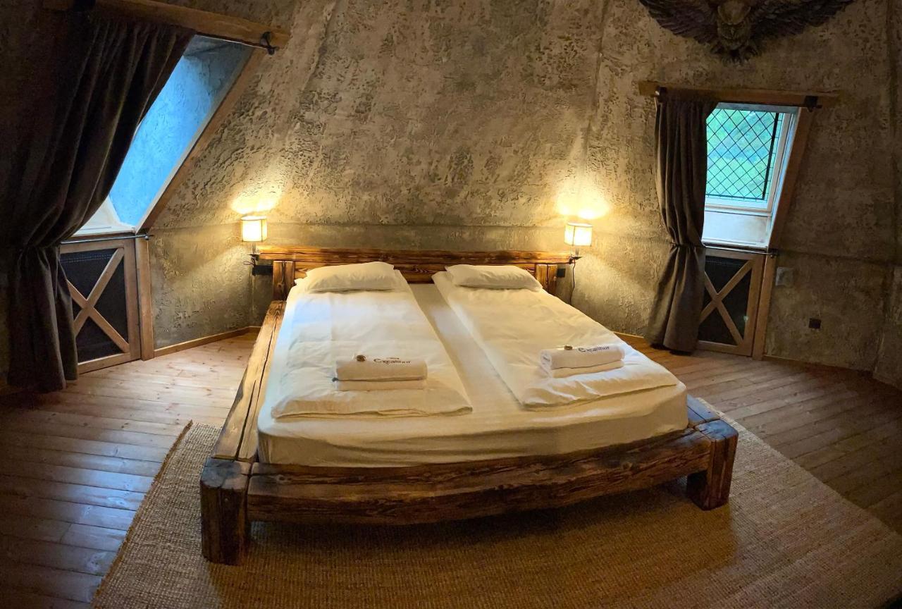 Excalibur Minihotel Eger Extérieur photo